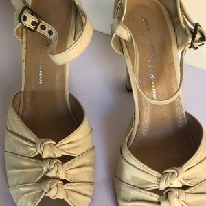 Re-mix beautiful Maryjane style pumps